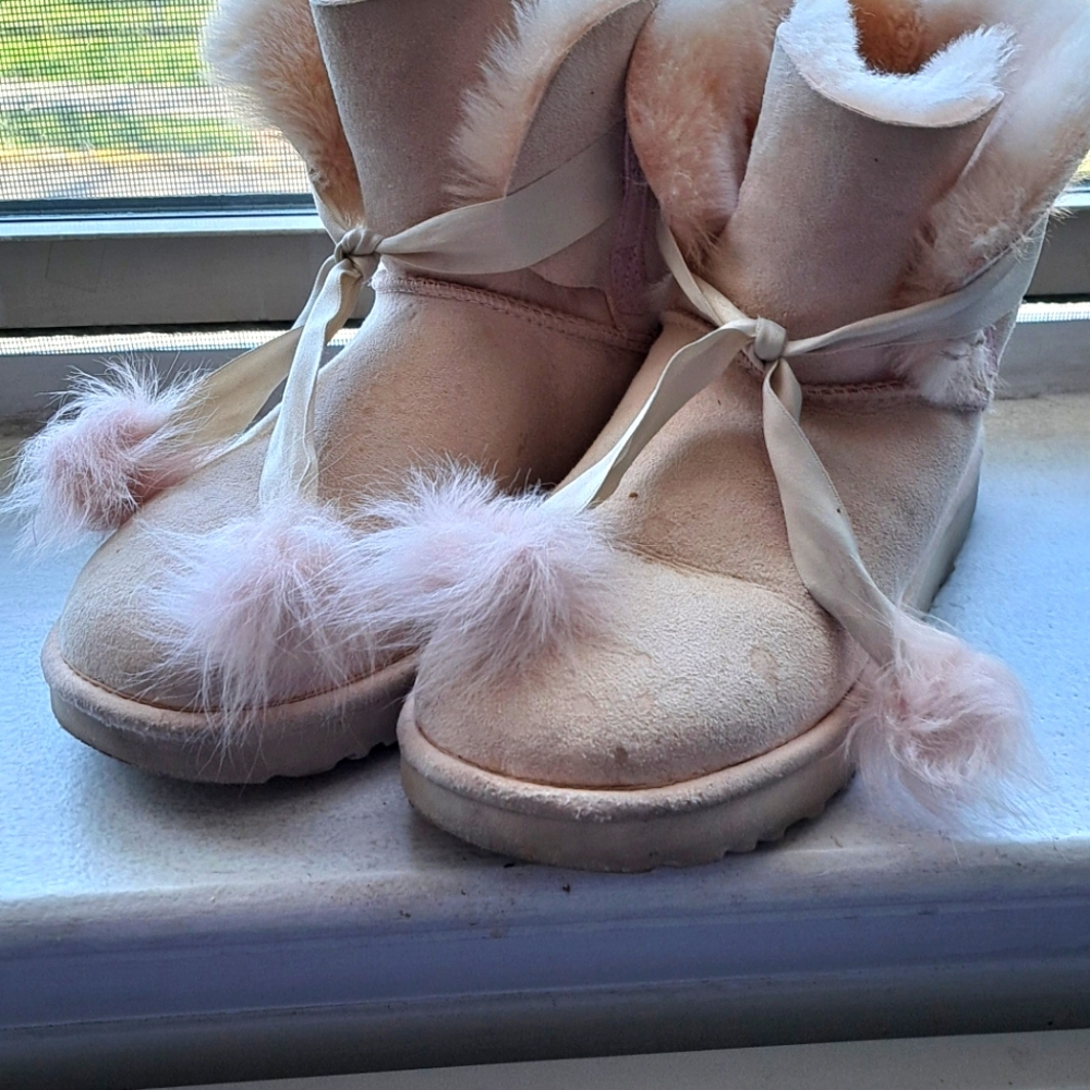 Uggs - image 1
